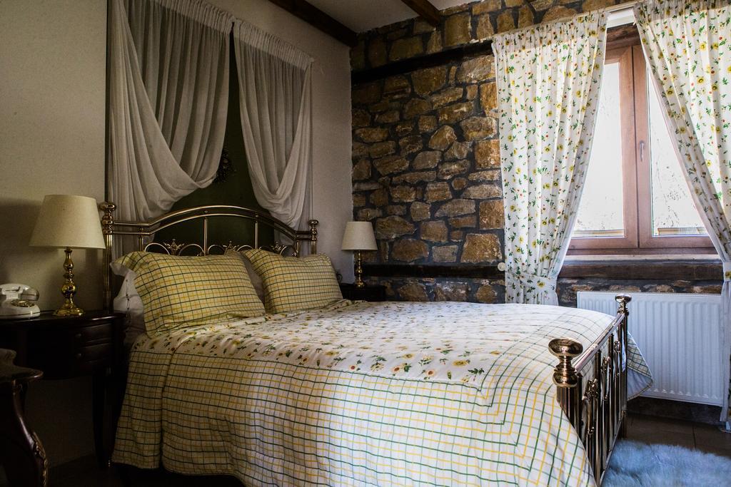 Archontiko Emmanouilidi Suites Loutraki  Exterior photo