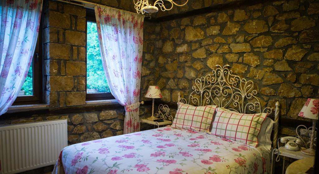 Archontiko Emmanouilidi Suites Loutraki  Exterior photo