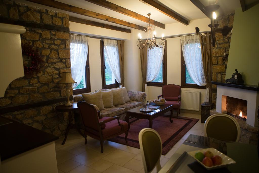Archontiko Emmanouilidi Suites Loutraki  Exterior photo