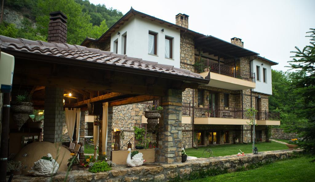 Archontiko Emmanouilidi Suites Loutraki  Exterior photo